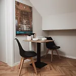 Dom Iii - Modern & Zentral Mit Kostenfreiem Parkplatz 아파트