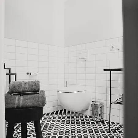 Dom Iii - Modern & Zentral Mit Kostenfreiem Parkplatz * 풀다